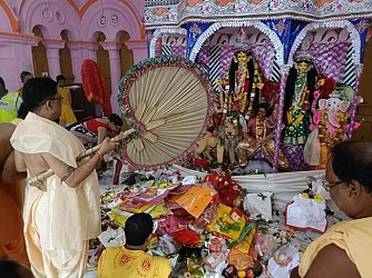 Devotees rushed to Durga temple on Maha Ashtami at Agartala. TIWN Oct 3